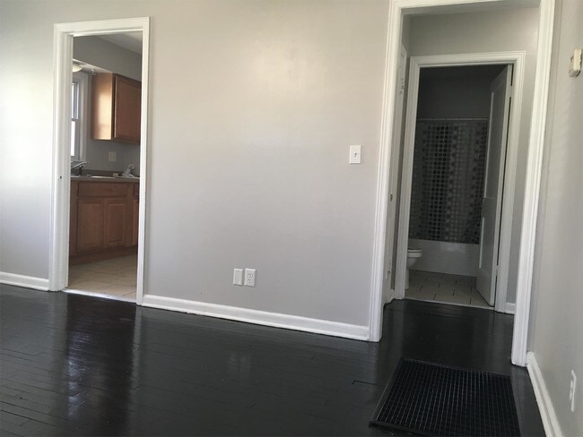 Building Photo - 1633 Patton Ave