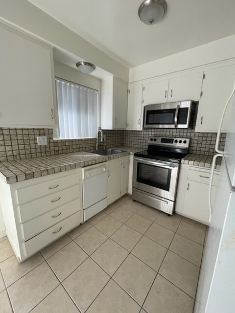 Foto del edificio - 21019 Wood Ave