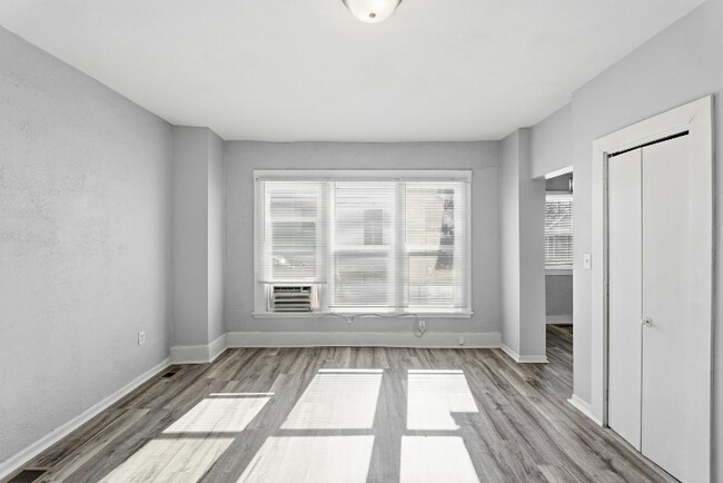 Building Photo - 851 S Millwood Ave