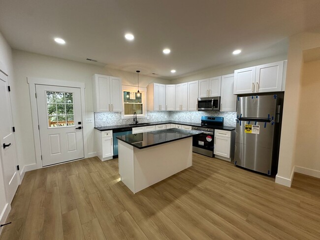 Building Photo - Brand new construction townhouse! First mo...