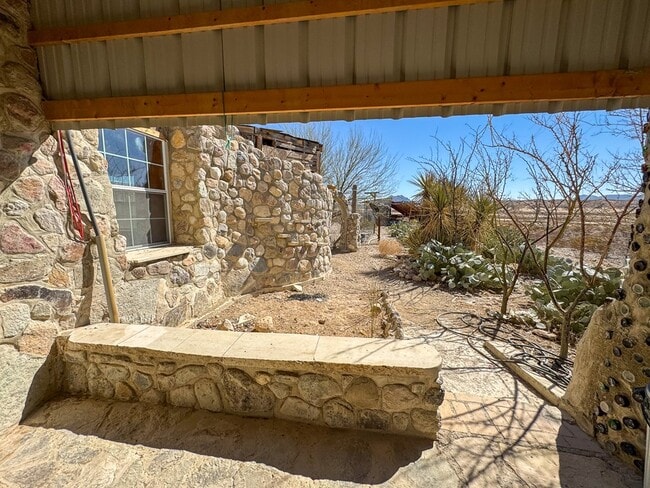 Building Photo - 400 N Smiling Dog Trail