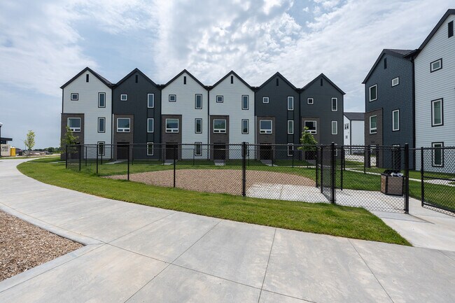 Foto del edificio - Juniper Rows Olde Towne