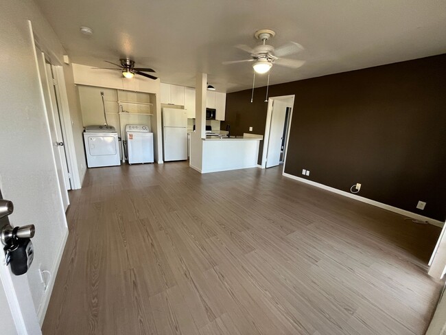 Building Photo - Crosspointe (Aiea/Honolulu) - 2 bed/2 bath with AC, full size washer/dryer, and swimming pool