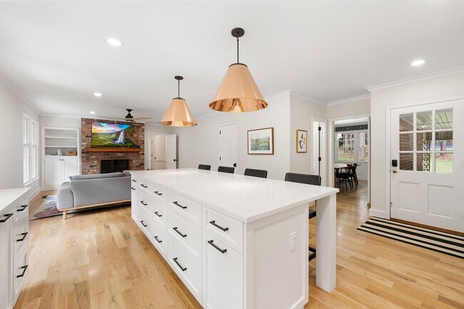 Foto del edificio - Modern Upgraded 4 Bed 3.5 Bath Home in SW ...