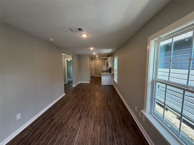 Foto del edificio - 1210 E 33rd St