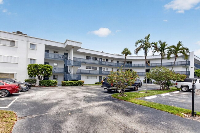 Building Photo - 200 Waterway Dr S