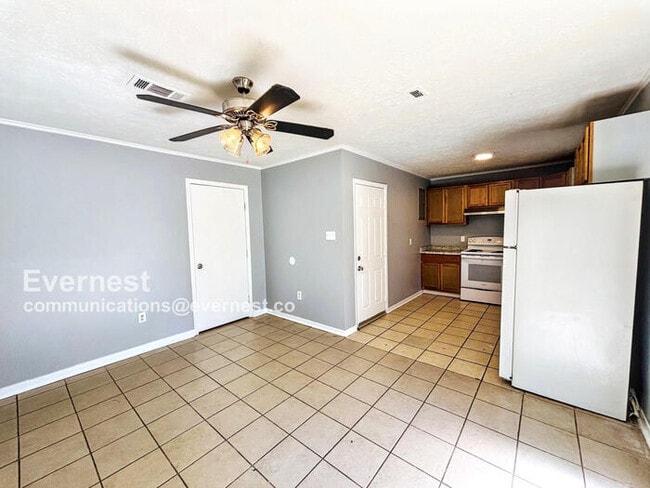 Building Photo - 6564 Abraham Lincoln Dr