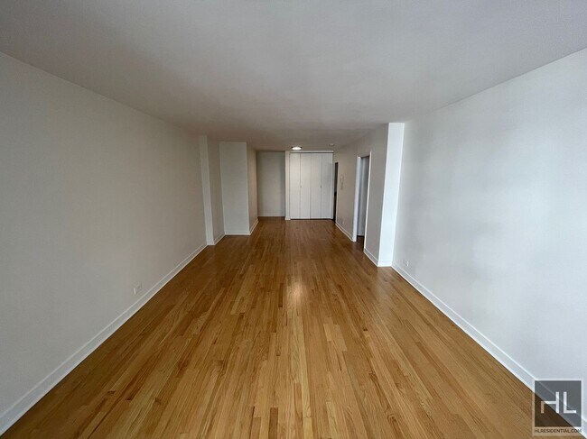 Building Photo - EAST 49 STREET