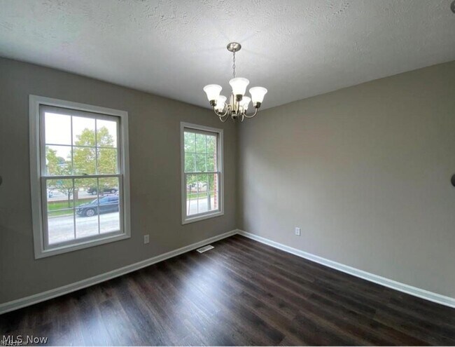 Foto del edificio - 8329 Beacon Pl