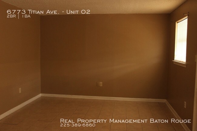 Building Photo - Cute Apartment off Florida Blvd.