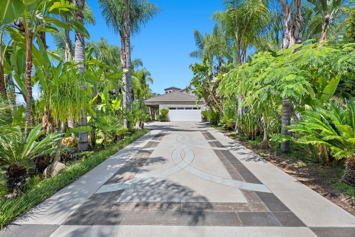 Foto principal - Beautiful Custom Built, Two-Story Home on ...