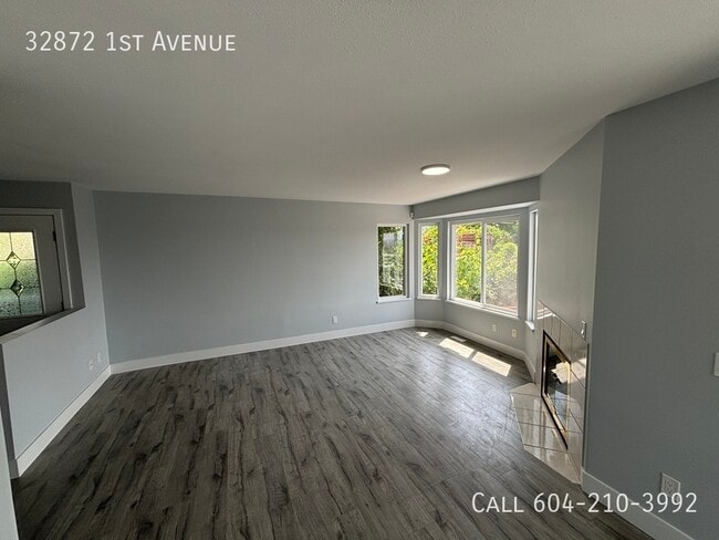 Building Photo - Updated Home with Two Kitchens