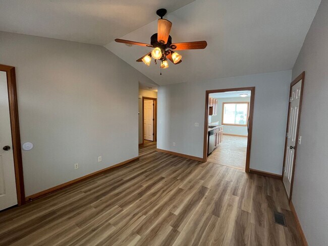 Building Photo - 7350 Mercy Ln-3bed/2bath Townhome