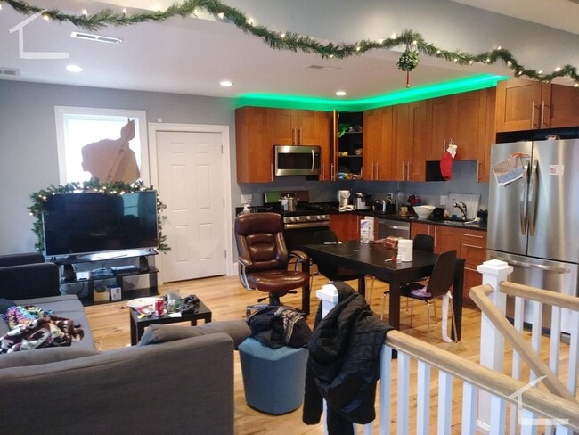 4 BED 2 BATH IN ALLSTON!!!!! - 4 BED 2 BATH IN ALLSTON!!!!! House