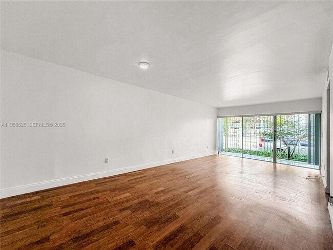 Foto del edificio - 520 NE 38th St