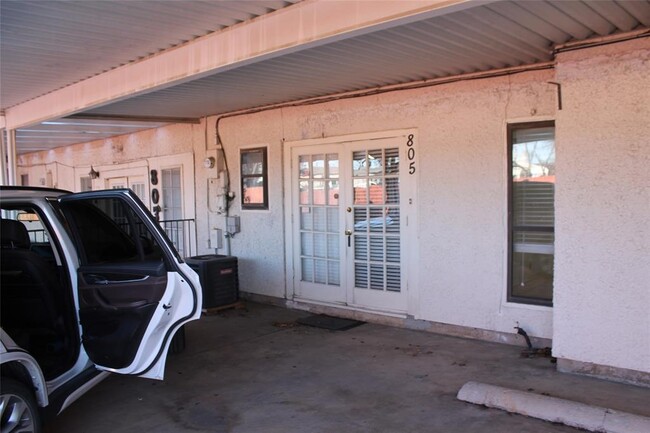 Foto del edificio - 805 W Rochelle Rd