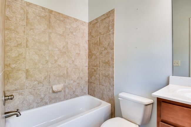 Building Photo - 1941 Ridgemont Ln