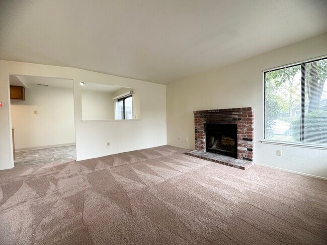 Building Photo - 3/2.5 Duplex in the Northgate-Natomas Area...