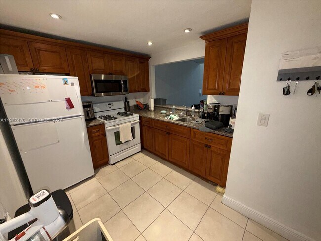 Foto del edificio - 18017 NW 68th Ave