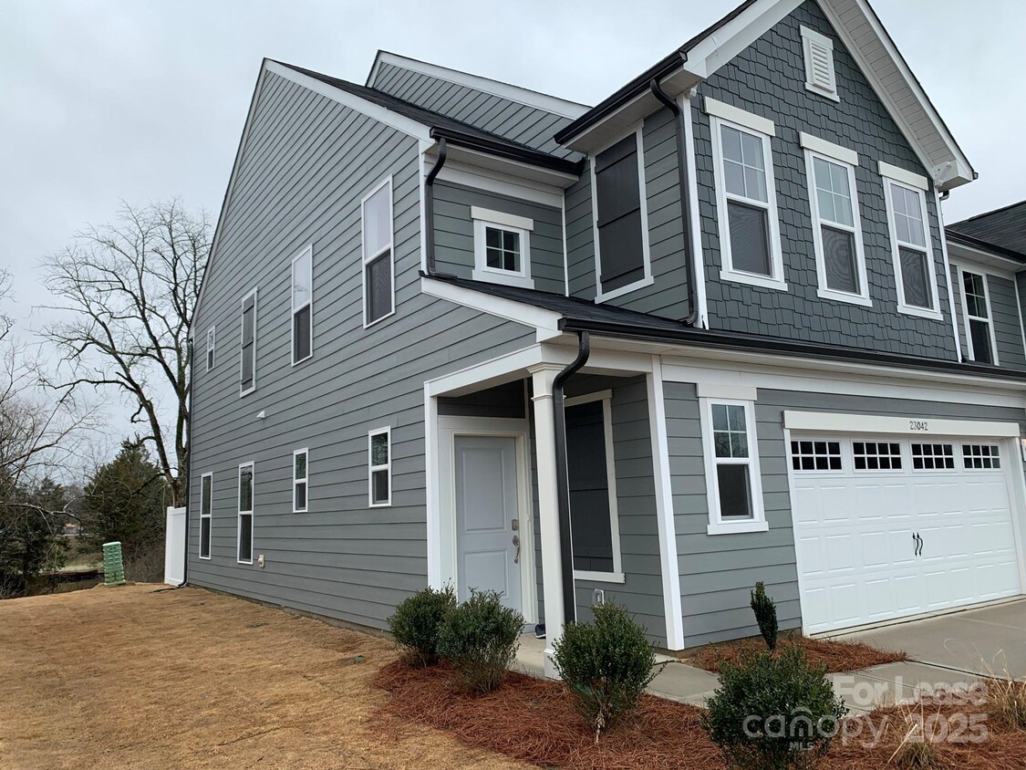 Foto principal - 23042 Clarabelle Dr