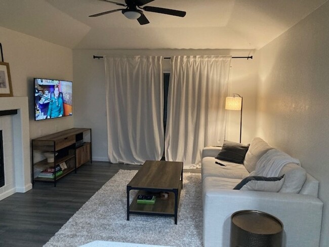 Foto del edificio - Spacious 2BR Condo in Chino Hills