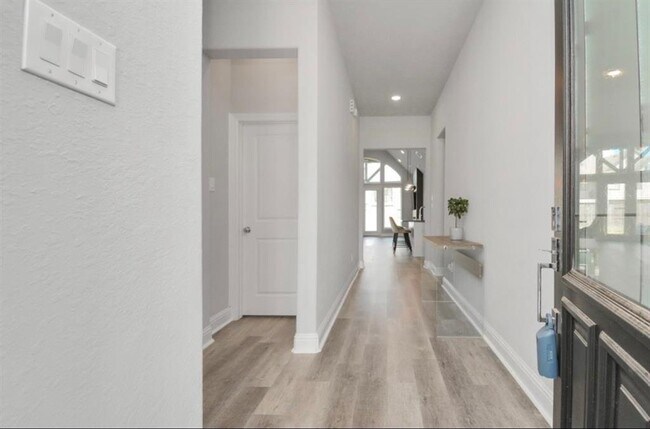 Building Photo - 8707 Morris Wds Dr