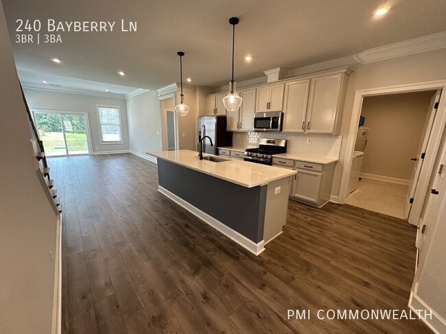 Foto del edificio - 240 Bayberry Ln
