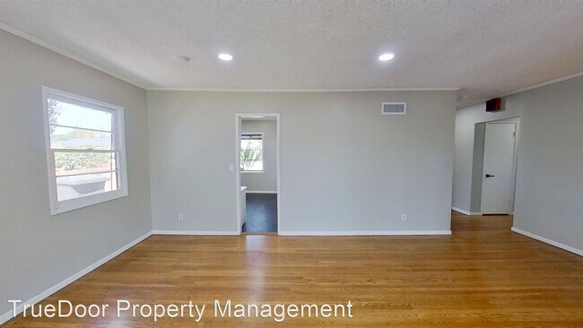 Building Photo - 4 br, 2 bath House - 2010 W. Baker Ave