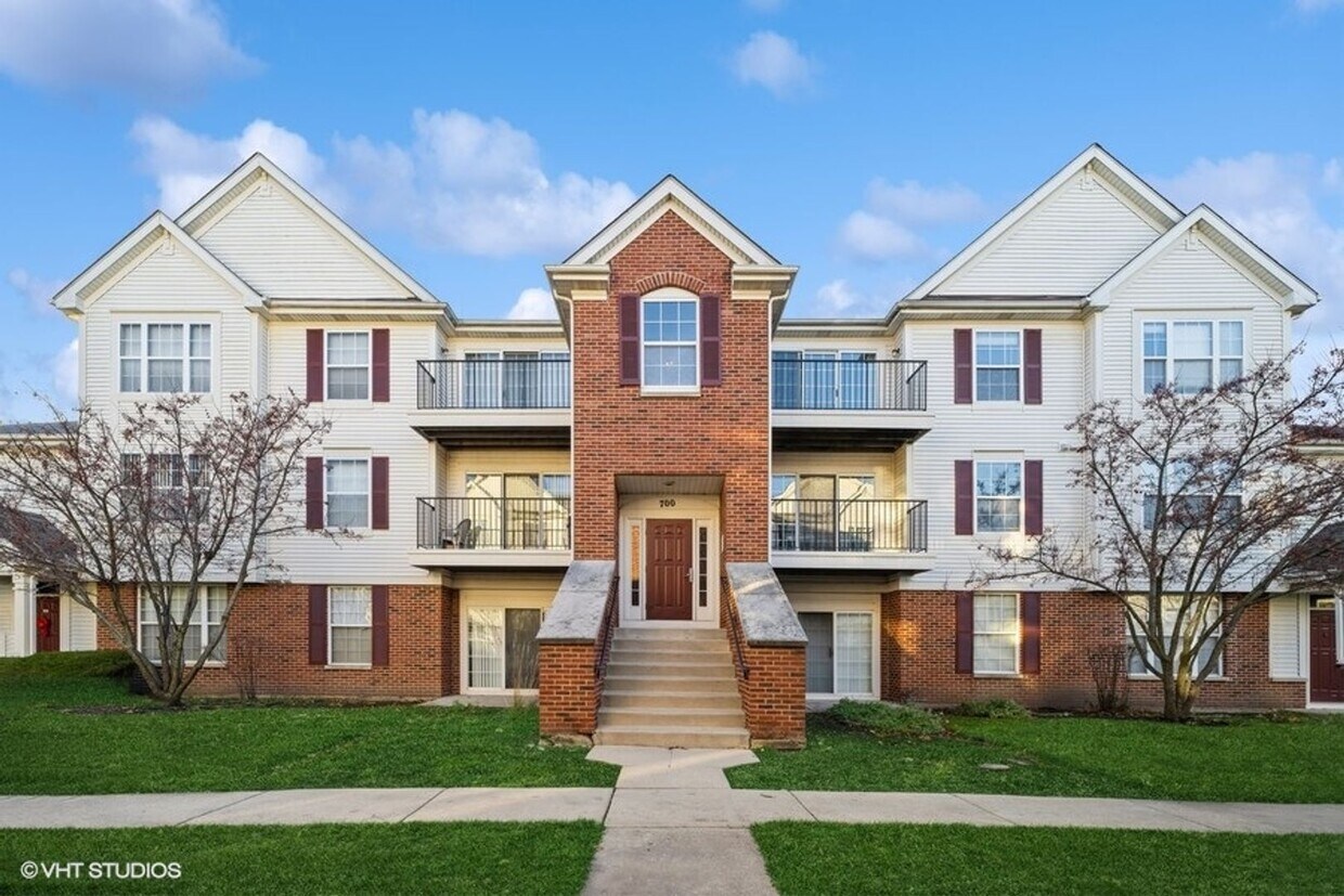 Primary Photo - Beautiful 3rd Floor Condo in Wheeling with...