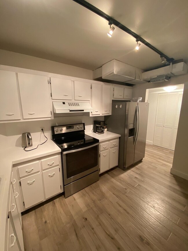 Foto del edificio - 3800 N Hills Dr