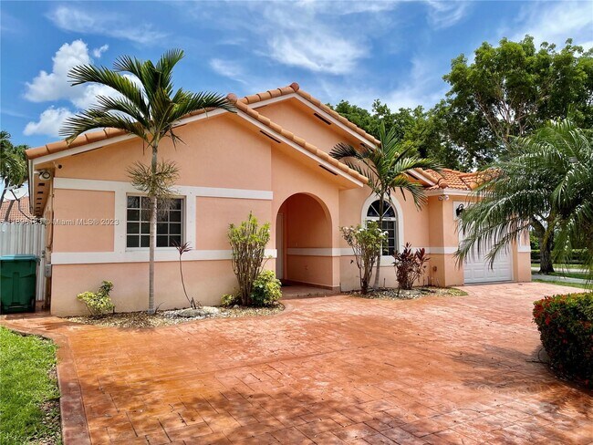 Foto del edificio - 8915 NW 164th St