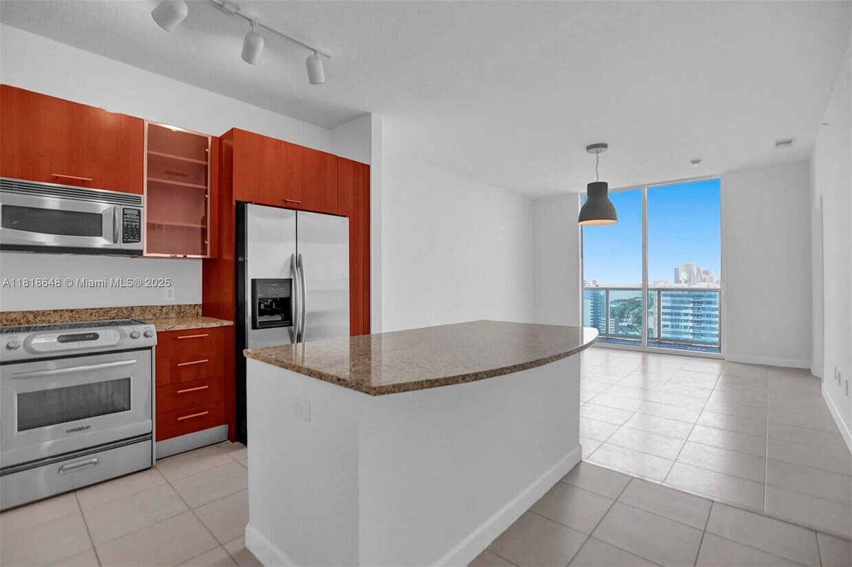 Foto principal - 1945 S Ocean Dr