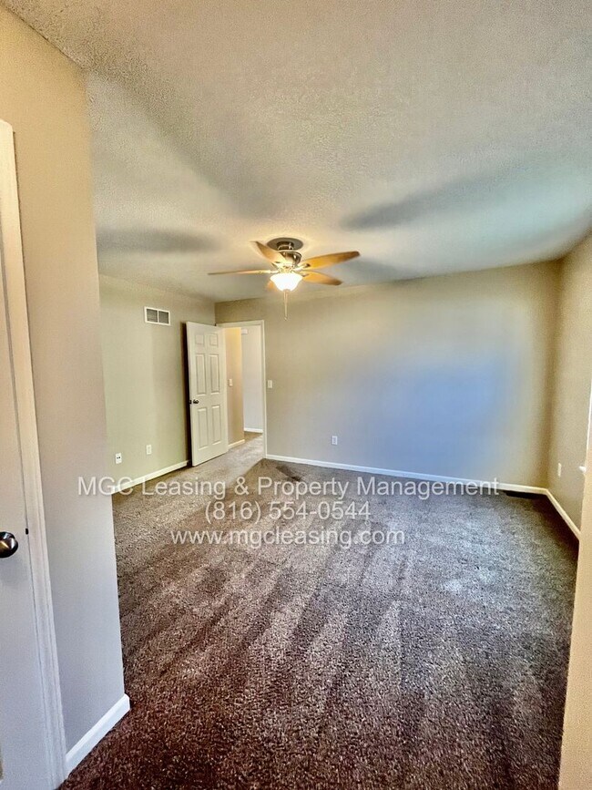 Building Photo - 800-802 NW Scenic Ln