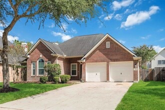 Building Photo - 3519 Crescent Dr