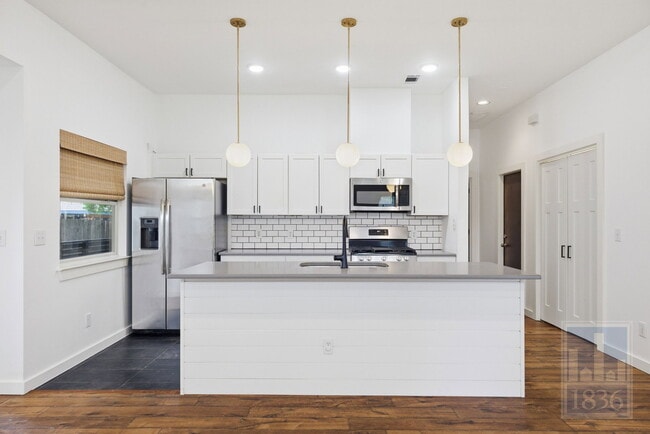 Foto del edificio - 13009 Lamplight Village Ave