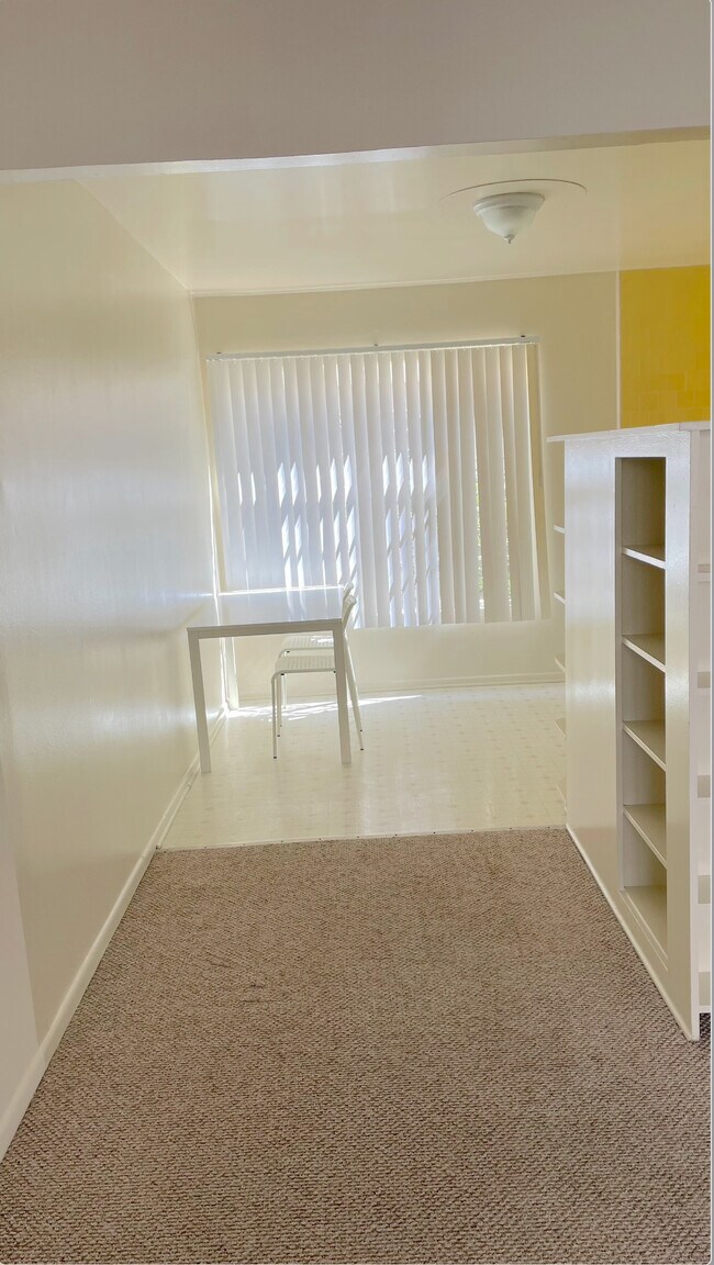 Foto del edificio - Westwood Apartments, Inc