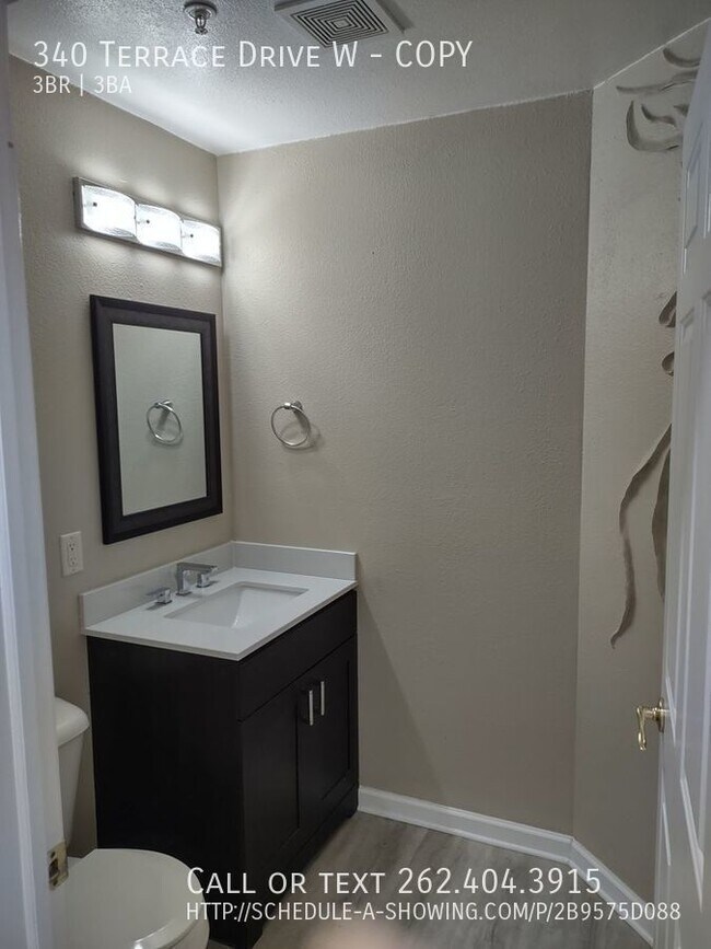 Foto del edificio - Three Bedroom 2.5 Bathroom Condo