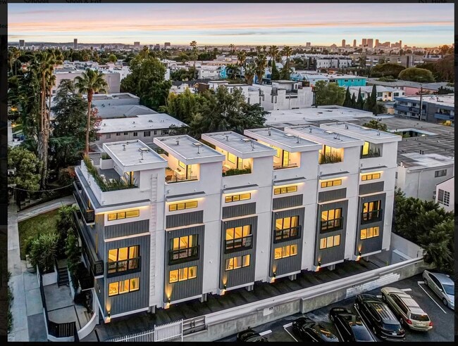 Building Photo - 1445 N Martel Ave