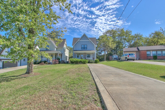 Photo - 1422A Huffine St House