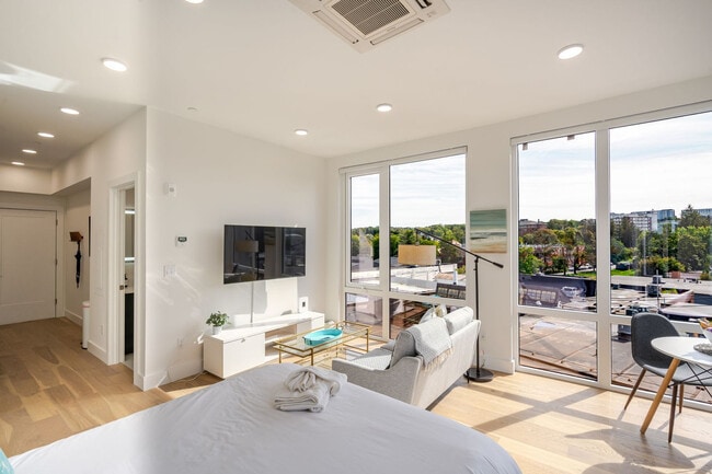 Building Photo - 38 Hichborn St