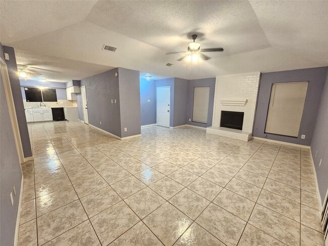 Foto del edificio - 16226 Villaret Dr