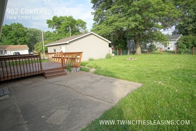 Building Photo - 902 Cortland Dr S