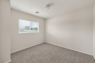Building Photo - 6309 Settlers Square Ln