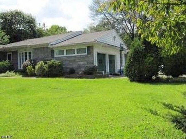 Building Photo - 298 N Beverwyck Rd