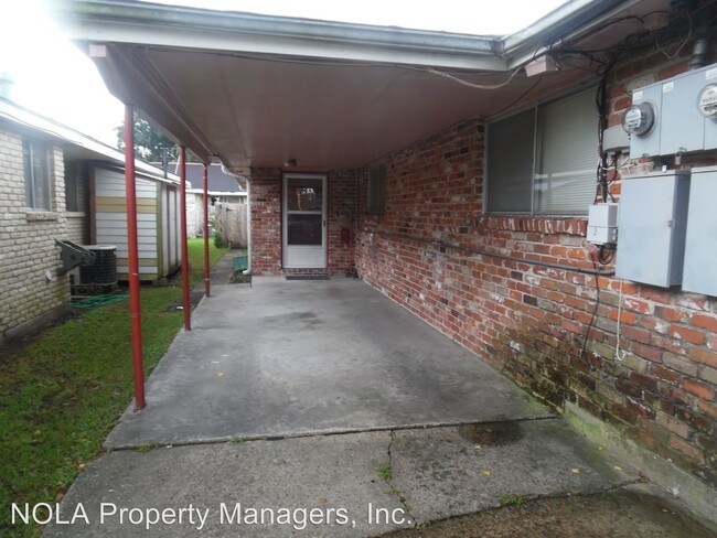 Building Photo - 204 Pink St