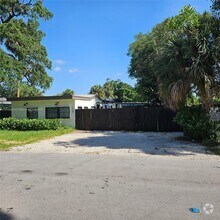 Building Photo - 1425 SW 33rd Ct