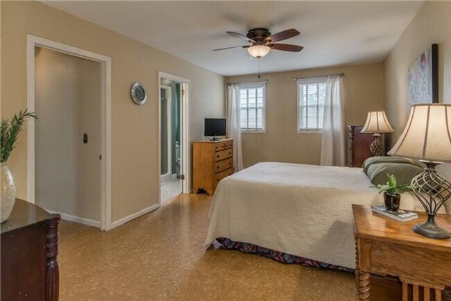 Foto del edificio - AVAILABLE NOW; 2-Bed/2.5-Bath in Crieve Hall