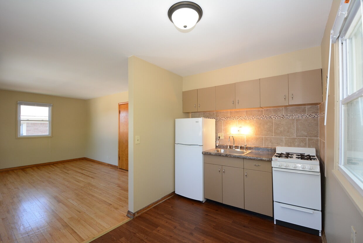 Primary Photo - 7602 W Melvina St