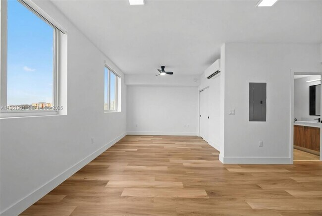 Foto del edificio - 650 SW 1st St