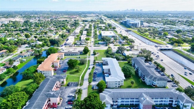 Building Photo - 4730 NW 10th Ct